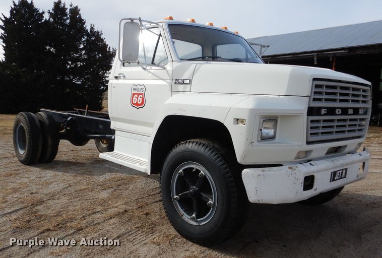 image for item DH3720 1980 Ford F600 truck cab and chassis