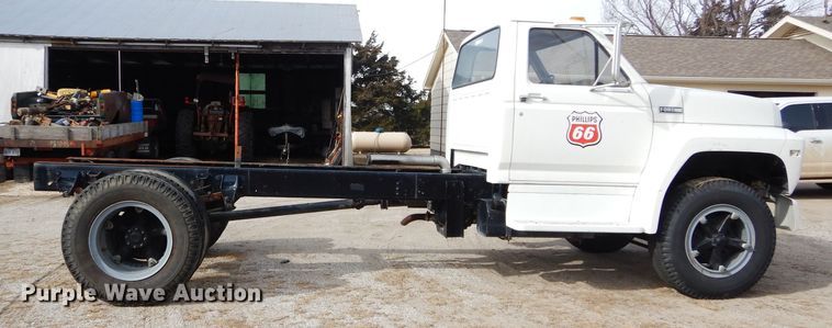 image for item DH3720 1980 Ford F600 truck cab and chassis