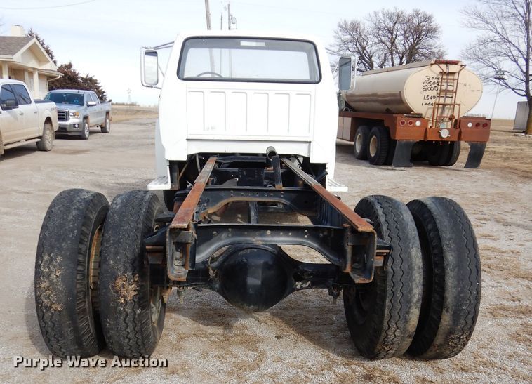 image for item DH3720 1980 Ford F600 truck cab and chassis