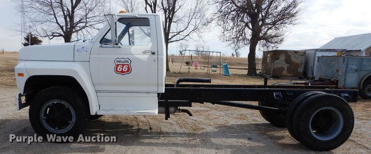 image for item DH3720 1980 Ford F600 truck cab and chassis