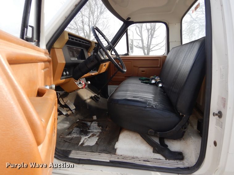 image for item DH3720 1980 Ford F600 truck cab and chassis