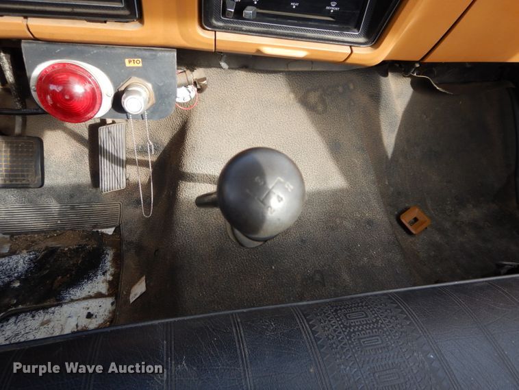 image for item DH3720 1980 Ford F600 truck cab and chassis