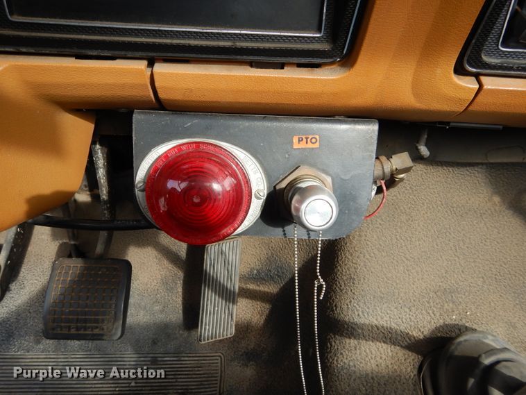 image for item DH3720 1980 Ford F600 truck cab and chassis