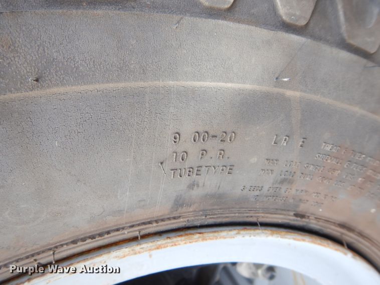 image for item DH3720 1980 Ford F600 truck cab and chassis