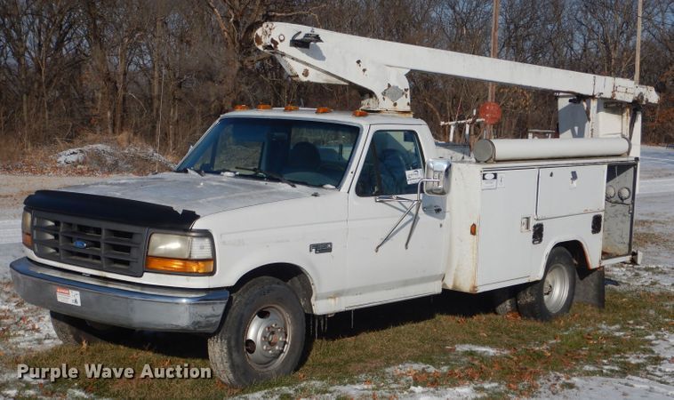 image for item DH6327 1995 Ford F350 XL bucket truck