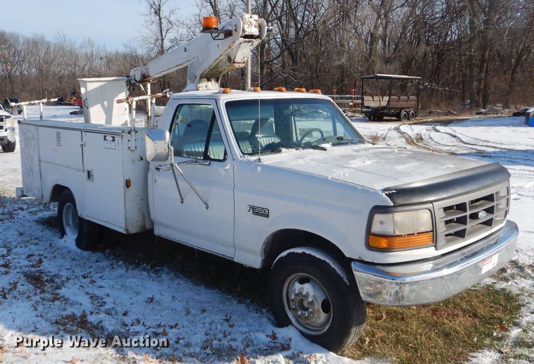 image for item DH6327 1995 Ford F350 XL bucket truck