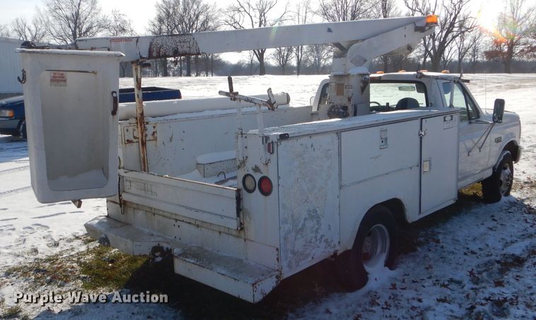image for item DH6327 1995 Ford F350 XL bucket truck
