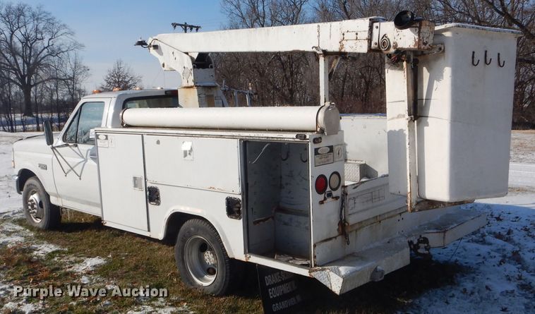 image for item DH6327 1995 Ford F350 XL bucket truck