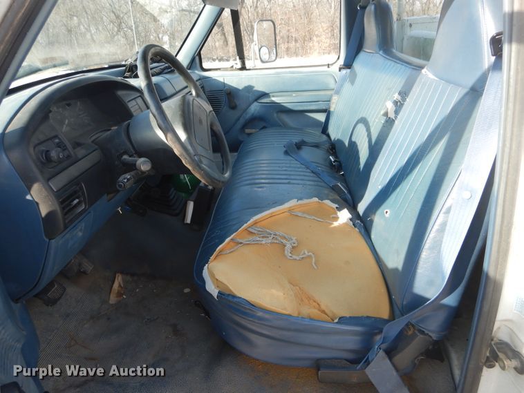 image for item DH6327 1995 Ford F350 XL bucket truck