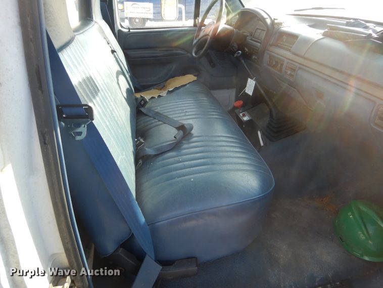 image for item DH6327 1995 Ford F350 XL bucket truck