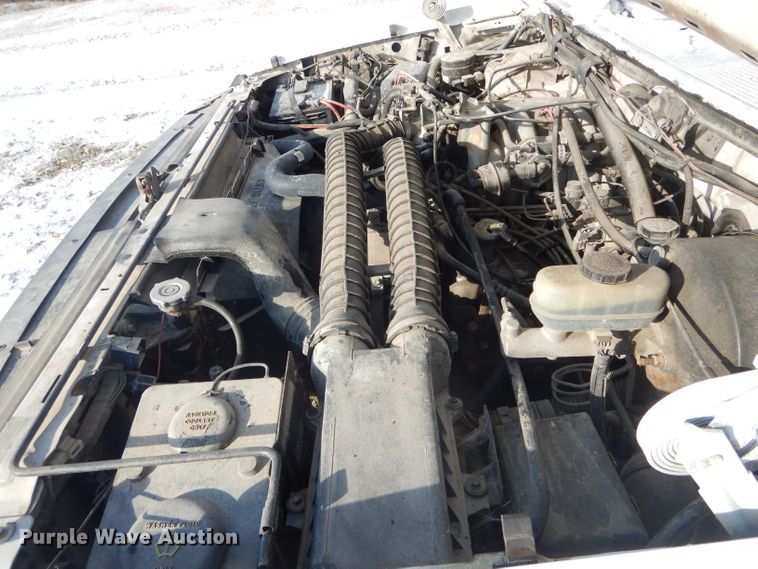 image for item DH6327 1995 Ford F350 XL bucket truck