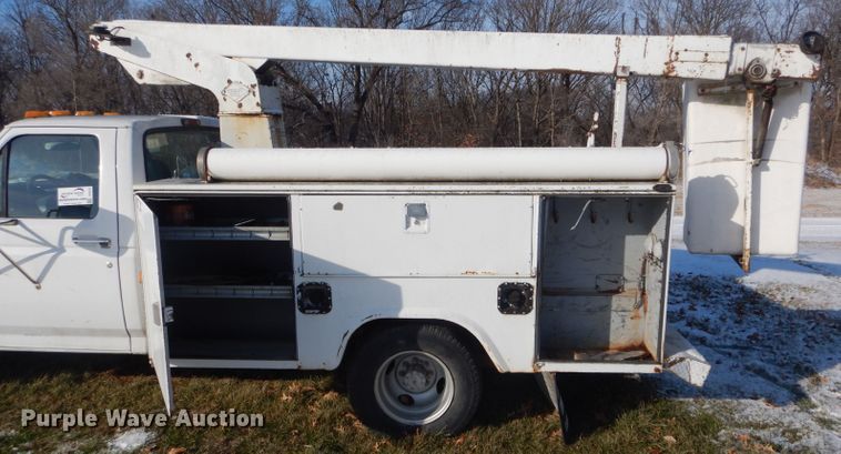 image for item DH6327 1995 Ford F350 XL bucket truck