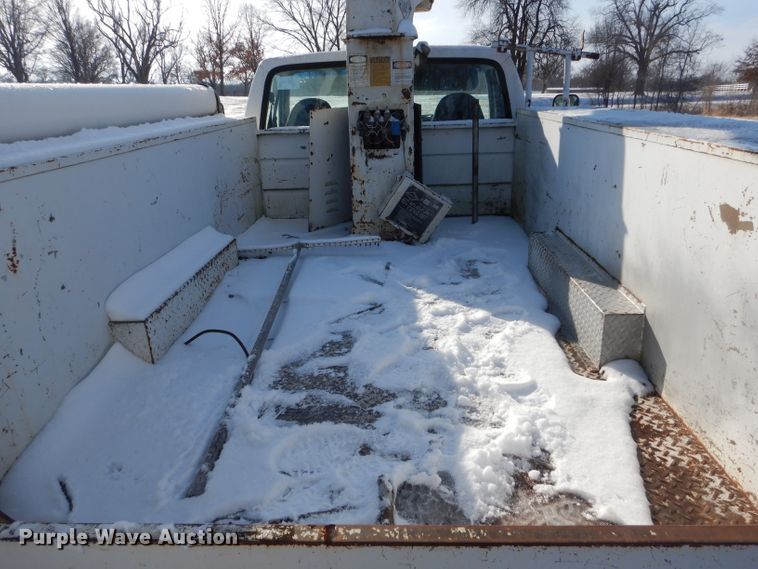 image for item DH6327 1995 Ford F350 XL bucket truck