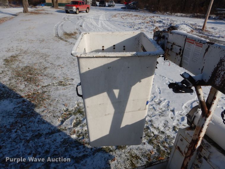 image for item DH6327 1995 Ford F350 XL bucket truck