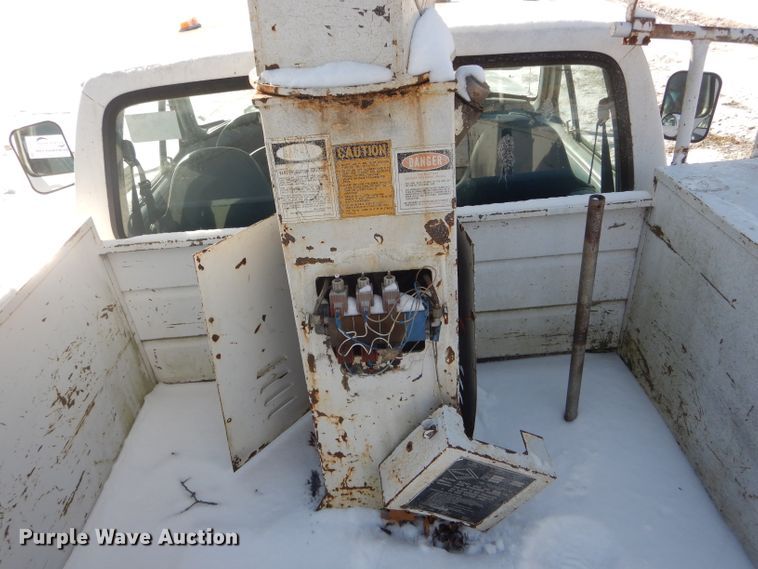 image for item DH6327 1995 Ford F350 XL bucket truck