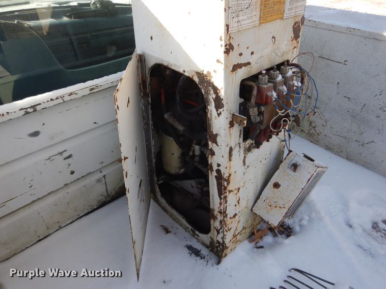 image for item DH6327 1995 Ford F350 XL bucket truck