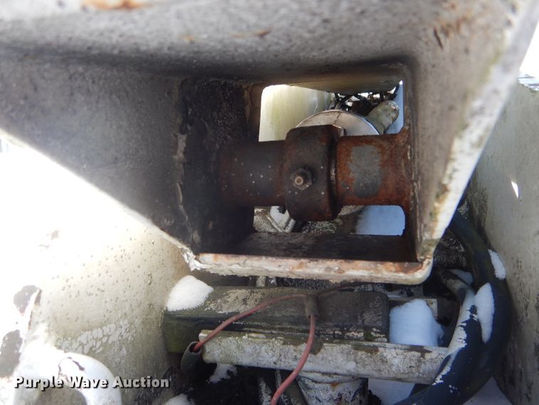 image for item DH6327 1995 Ford F350 XL bucket truck