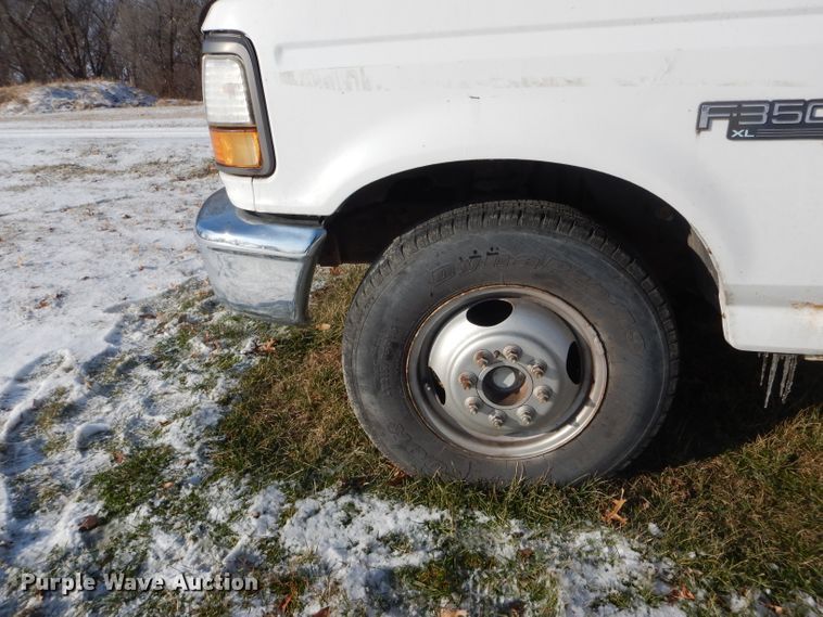 image for item DH6327 1995 Ford F350 XL bucket truck