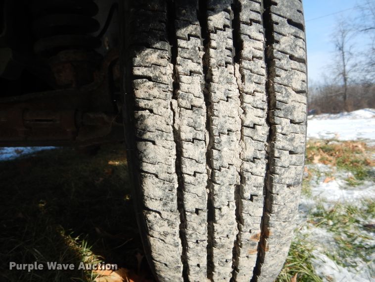 image for item DH6327 1995 Ford F350 XL bucket truck