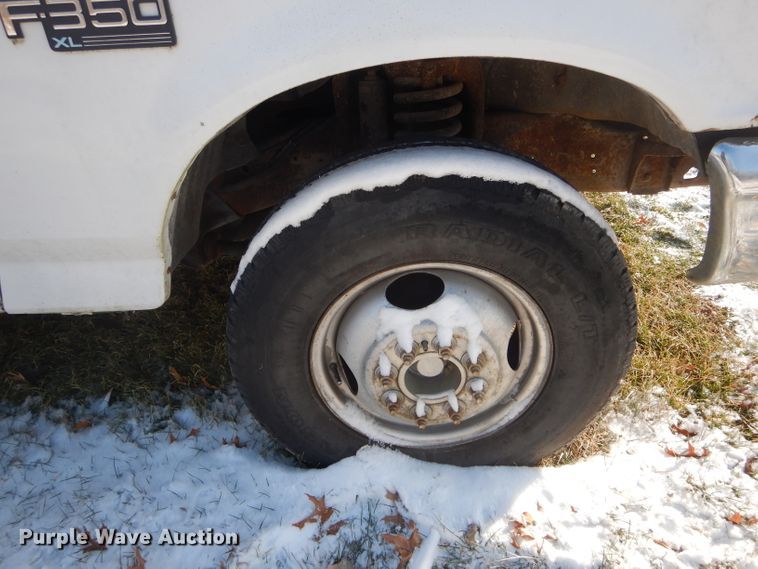 image for item DH6327 1995 Ford F350 XL bucket truck