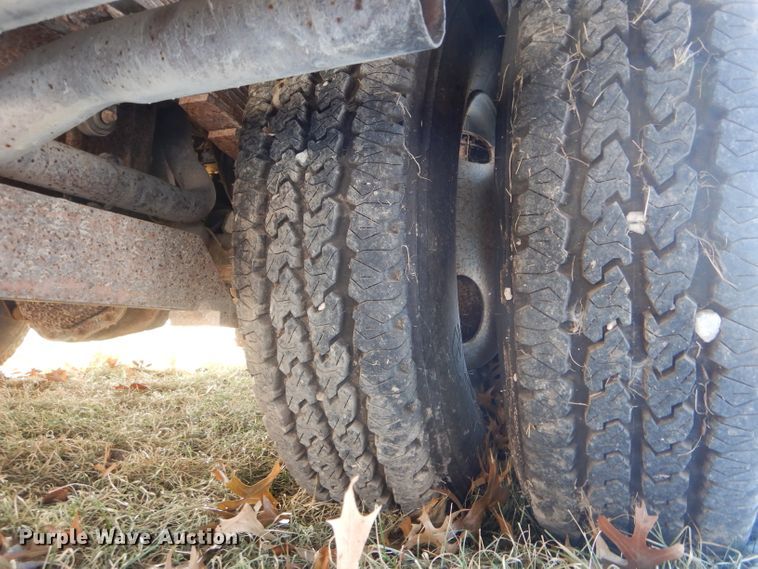 image for item DH6327 1995 Ford F350 XL bucket truck