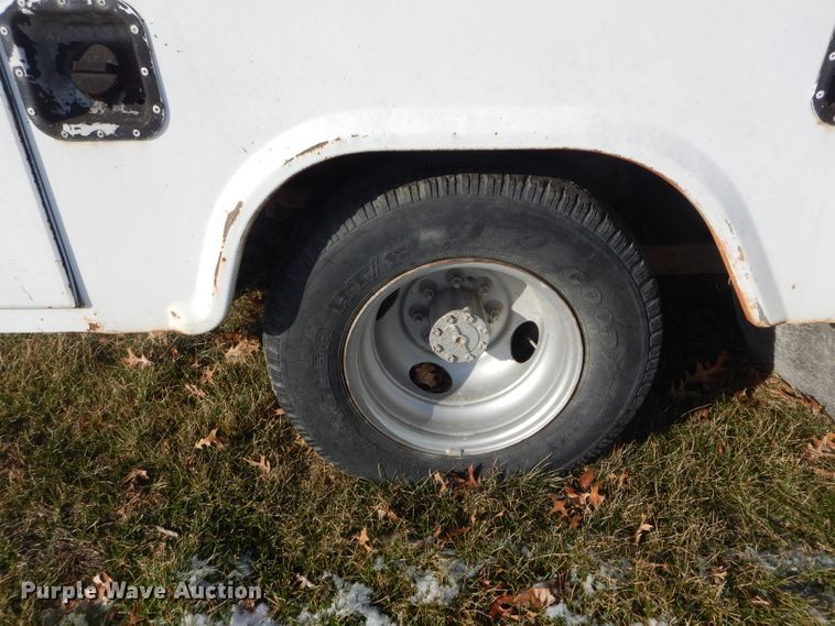 image for item DH6327 1995 Ford F350 XL bucket truck