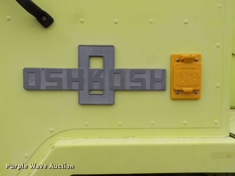 image for item DH7837 1987 Oshkosh P19 fire truck