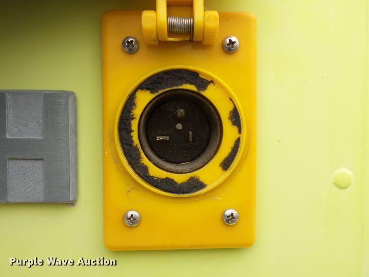 image for item DH7837 1987 Oshkosh P19 fire truck