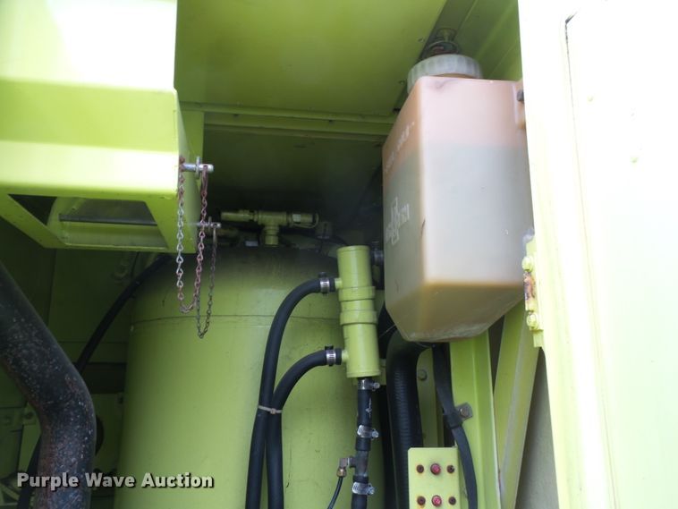 image for item DH7837 1987 Oshkosh P19 fire truck