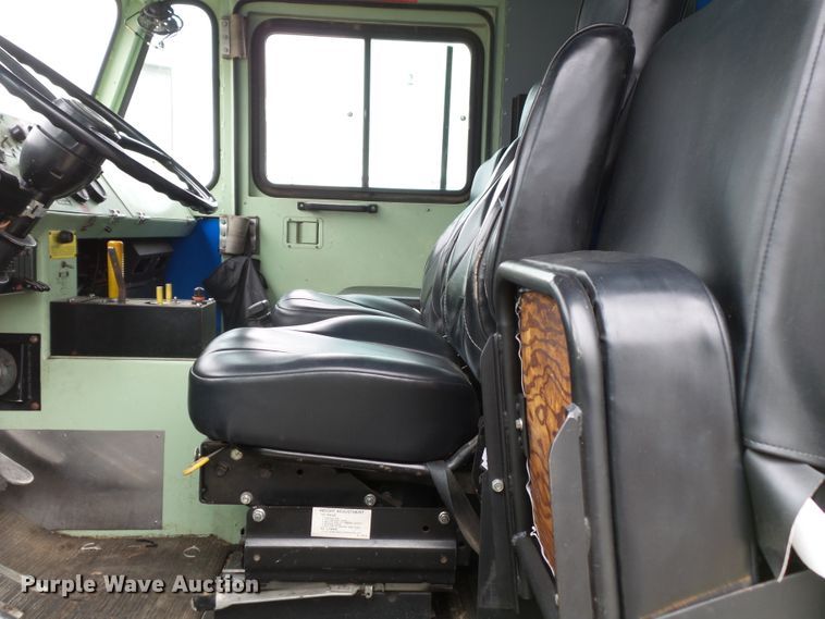 image for item DH7837 1987 Oshkosh P19 fire truck