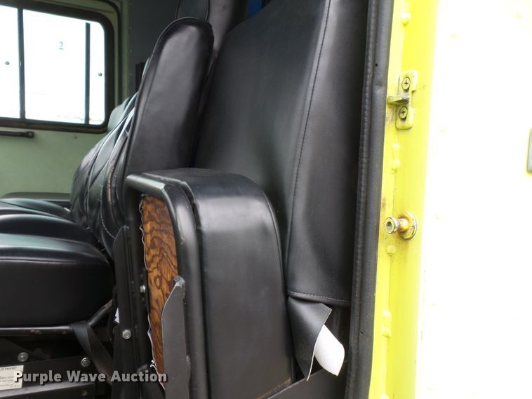 image for item DH7837 1987 Oshkosh P19 fire truck