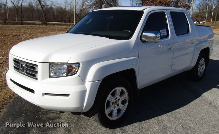 image for item DH8276 2006 Honda Ridgeline Crew Cab pickup truck