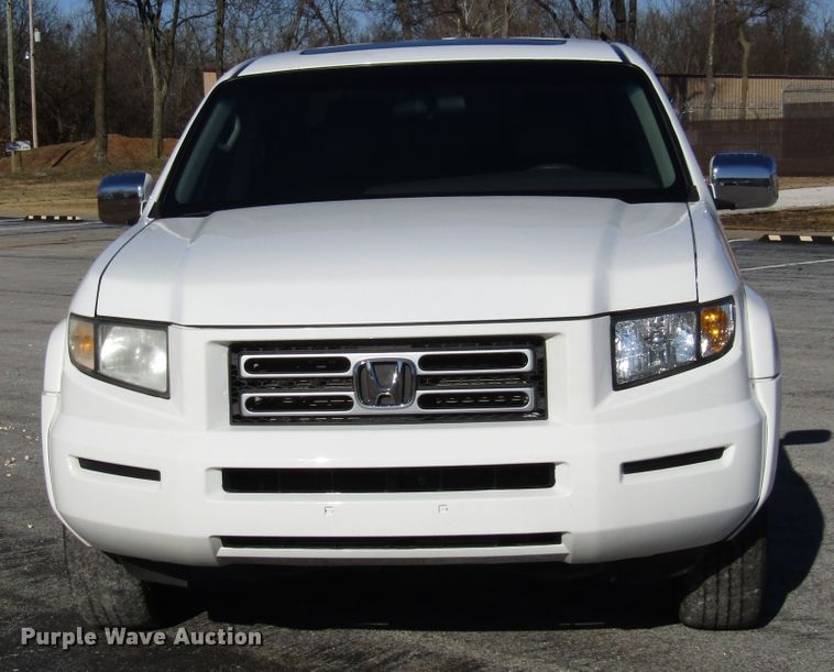 image for item DH8276 2006 Honda Ridgeline Crew Cab pickup truck