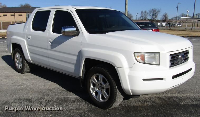 image for item DH8276 2006 Honda Ridgeline Crew Cab pickup truck