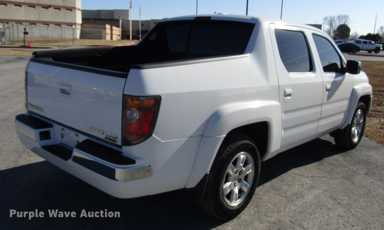 image for item DH8276 2006 Honda Ridgeline Crew Cab pickup truck