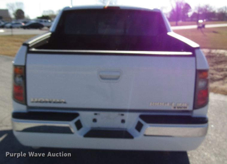 image for item DH8276 2006 Honda Ridgeline Crew Cab pickup truck