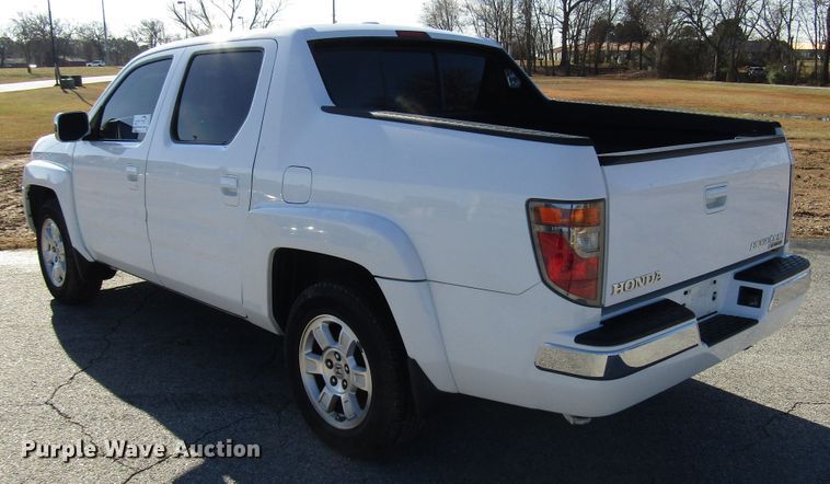 image for item DH8276 2006 Honda Ridgeline Crew Cab pickup truck