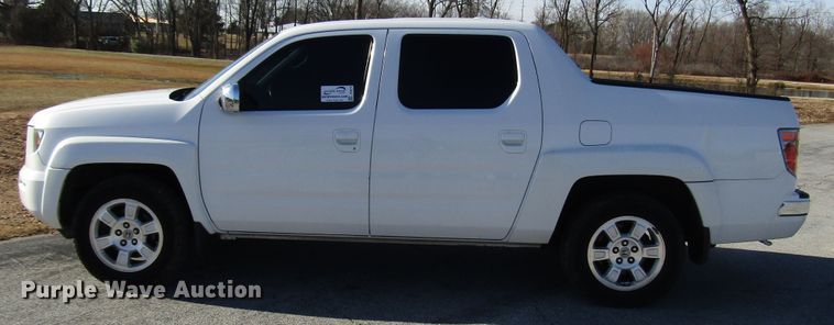 image for item DH8276 2006 Honda Ridgeline Crew Cab pickup truck