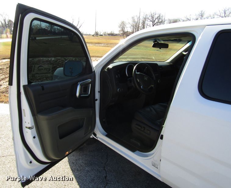 image for item DH8276 2006 Honda Ridgeline Crew Cab pickup truck