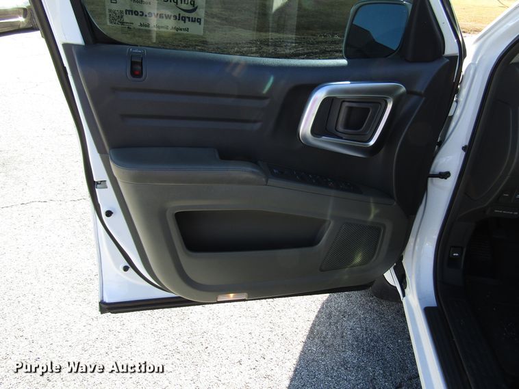 image for item DH8276 2006 Honda Ridgeline Crew Cab pickup truck