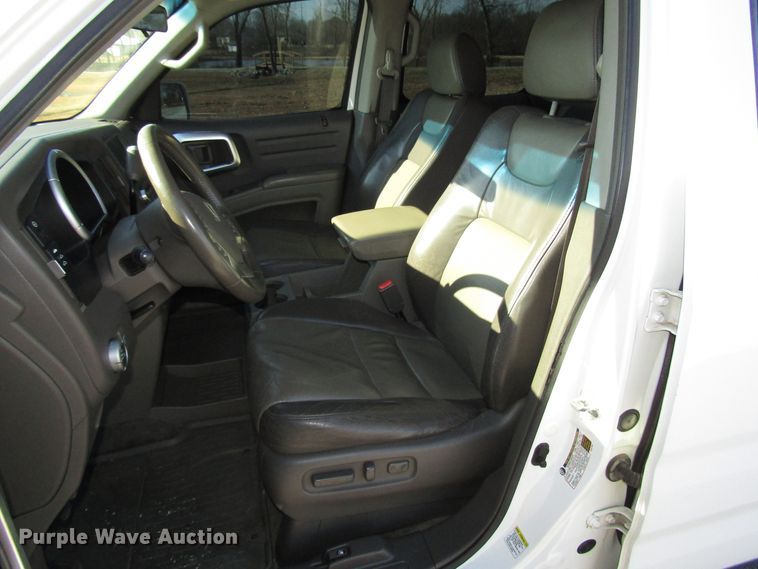 image for item DH8276 2006 Honda Ridgeline Crew Cab pickup truck