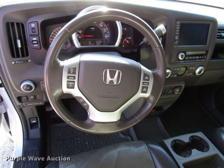 image for item DH8276 2006 Honda Ridgeline Crew Cab pickup truck