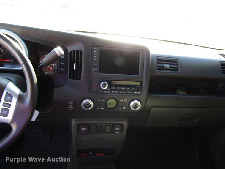 image for item DH8276 2006 Honda Ridgeline Crew Cab pickup truck