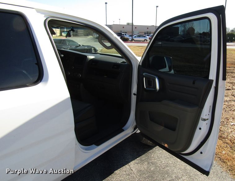 image for item DH8276 2006 Honda Ridgeline Crew Cab pickup truck