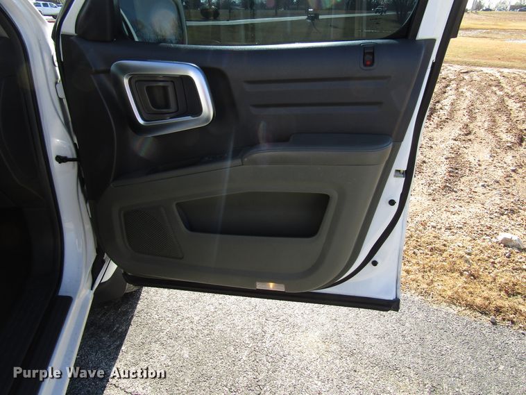 image for item DH8276 2006 Honda Ridgeline Crew Cab pickup truck