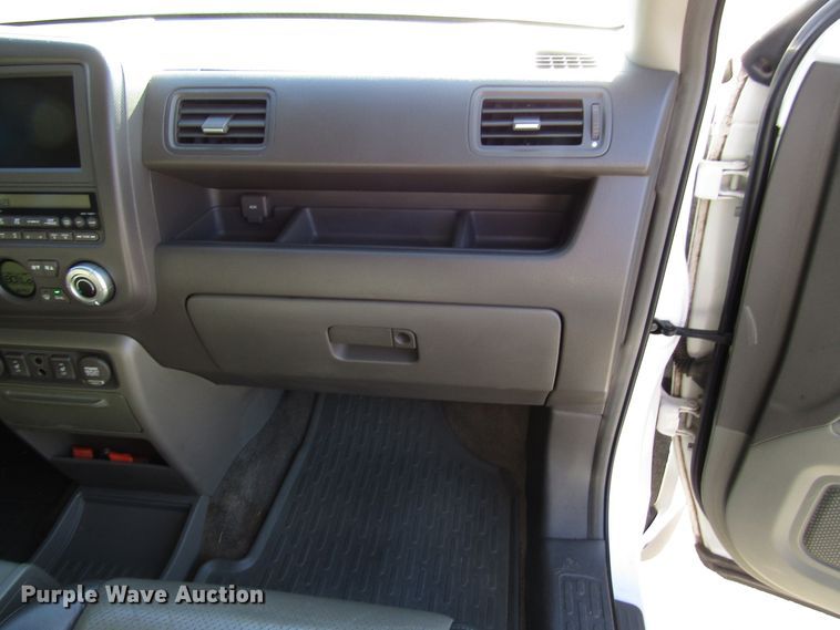 image for item DH8276 2006 Honda Ridgeline Crew Cab pickup truck