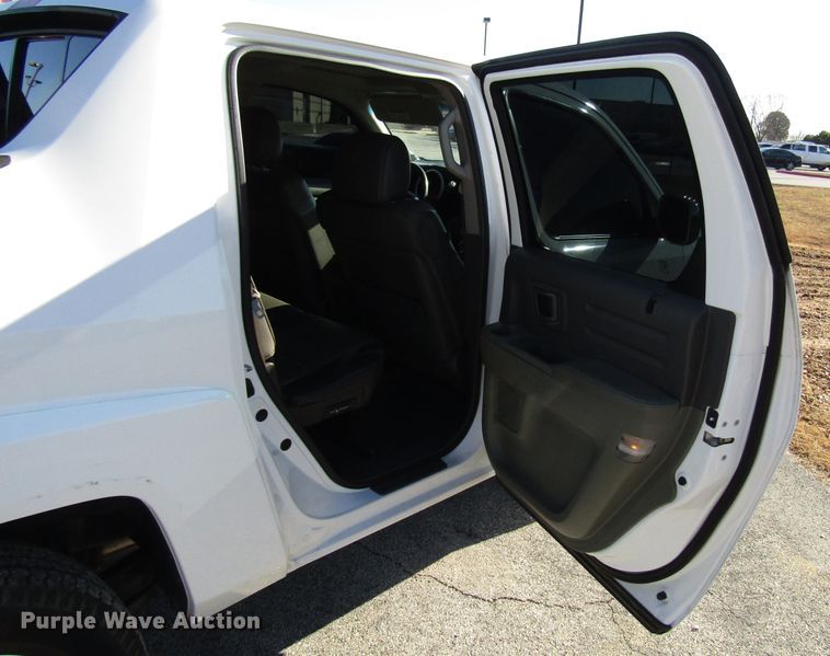 image for item DH8276 2006 Honda Ridgeline Crew Cab pickup truck