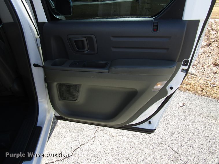 image for item DH8276 2006 Honda Ridgeline Crew Cab pickup truck