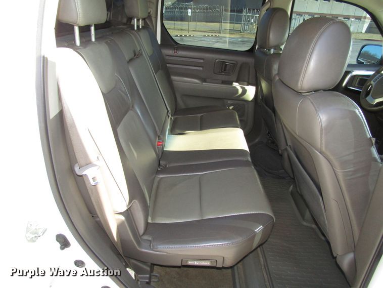 image for item DH8276 2006 Honda Ridgeline Crew Cab pickup truck