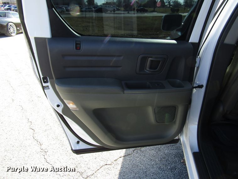 image for item DH8276 2006 Honda Ridgeline Crew Cab pickup truck